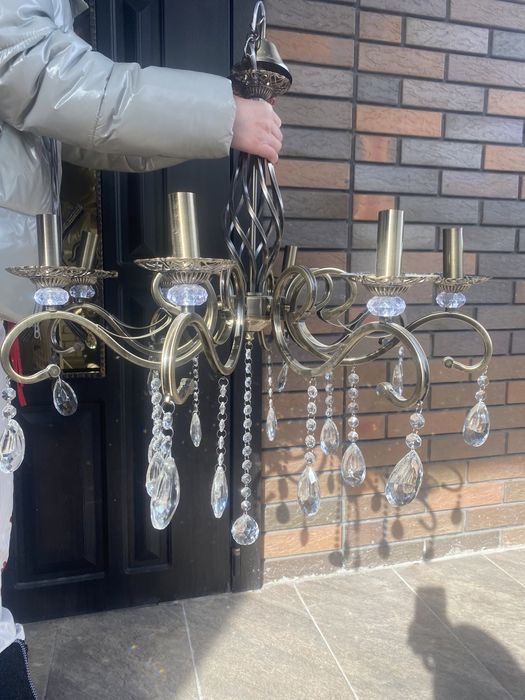 Продам новую люстру