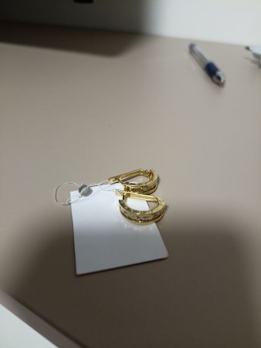 Срочно продам золотые серьги