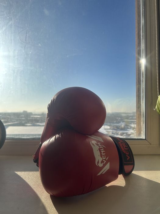 Продам перчатки для бокса