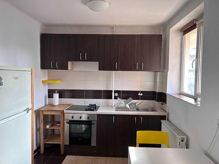 Închiriez apartament 2 camere lângă Medicină (str. Vasile Goldiș)