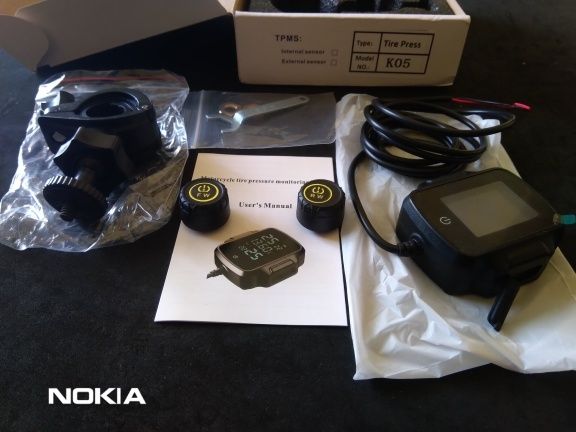Sistem de Monitorizare a Presiunii in Pneuri TPMS Digital, cu Doua Senzori Externi, Incarcator USB QC 3.0,