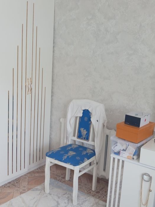 Столик с зеркалом от сп гарнитура