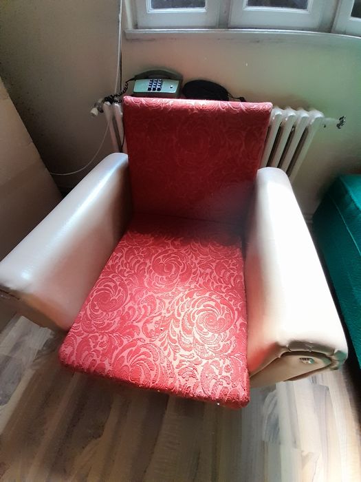 Biblioteca. Pat recamier. Servanta. Fotoliu