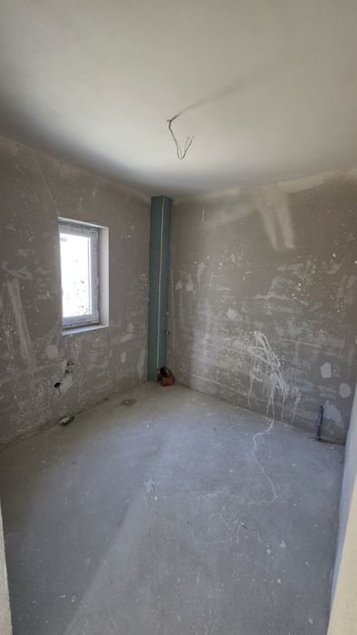 Comision 0! Etaj 1, living și bucătărie, baie, balcon, 2 dormitoare.