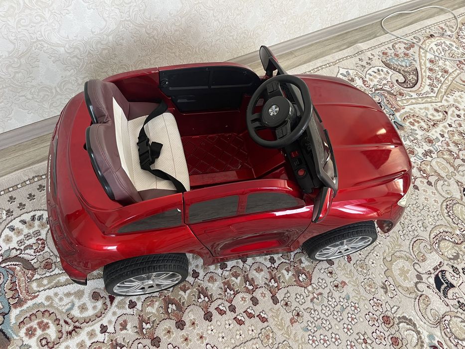 Продам электромобиль детский