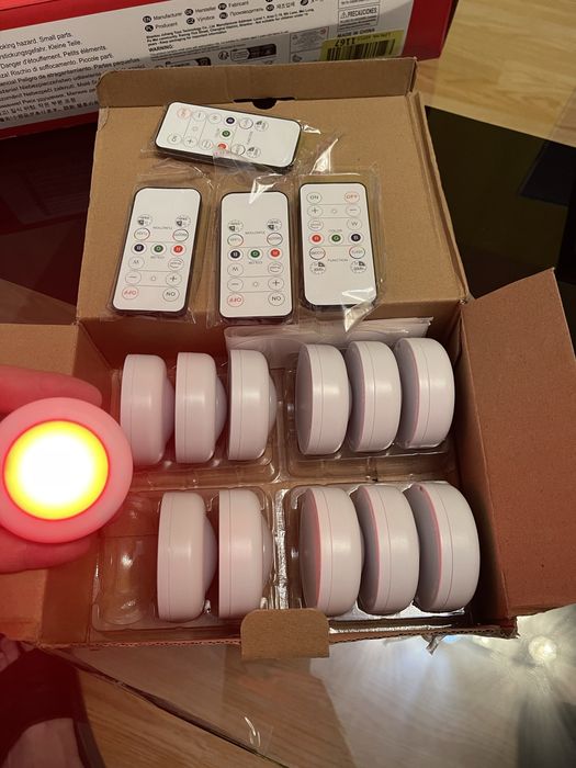 Чисто нов ГОЛЯМ комплект  9 бр. Безжични RGB LED Лампички с 4 Дистанционни