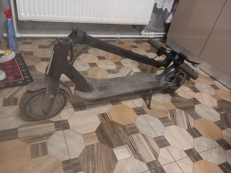 Vând trotineta xiaomi