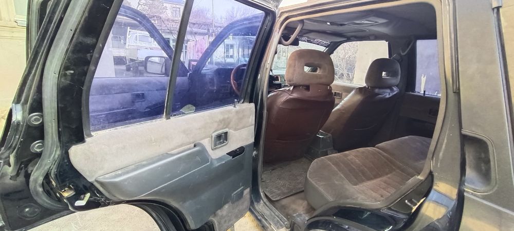 Автомобиль джип ждип