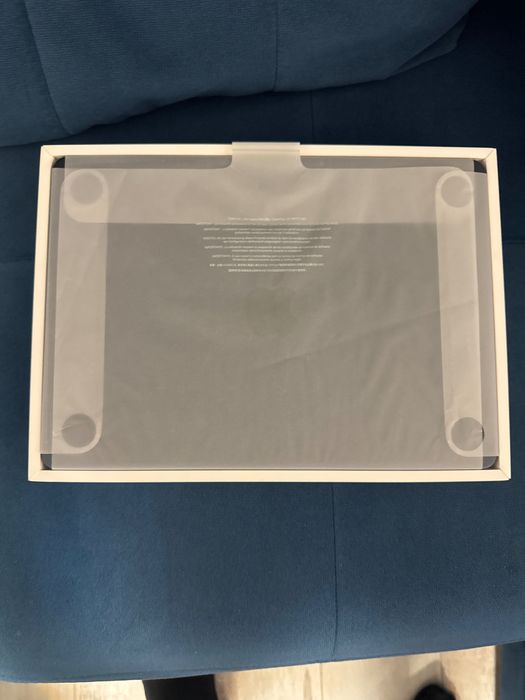 Macebok air 13” pret3700lei sigilat la cutie