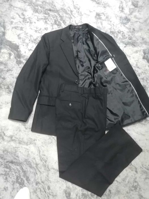 продам брючный костюм на мальчика