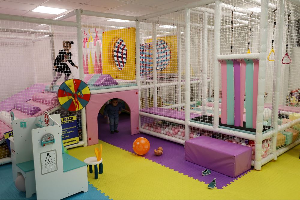 Structură modulară loc de joacă interior DivertiBall 7x5m