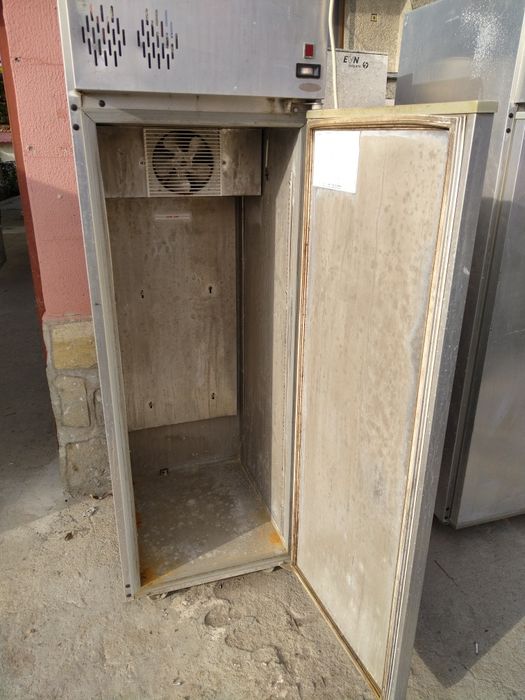 Хладилни витрини за магазини, кухни и ресторанти.