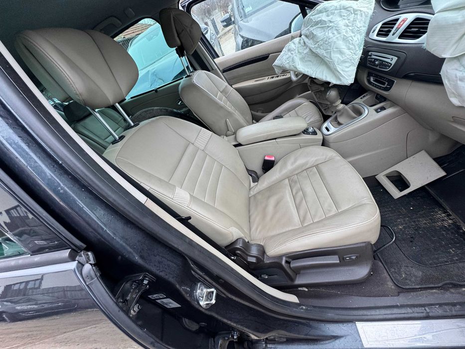 Dezmembram Renault Grand Scenic 1.9 dci 2011