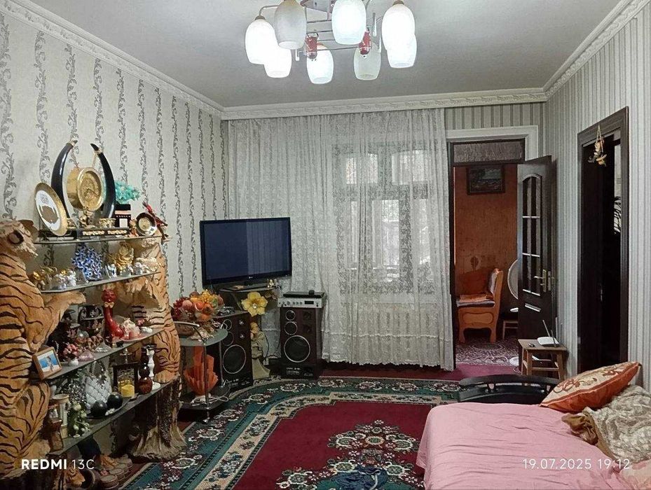 Продается 2 комнатная Квартира  Феруза Эко Базар 1 Этаж  №Ш433