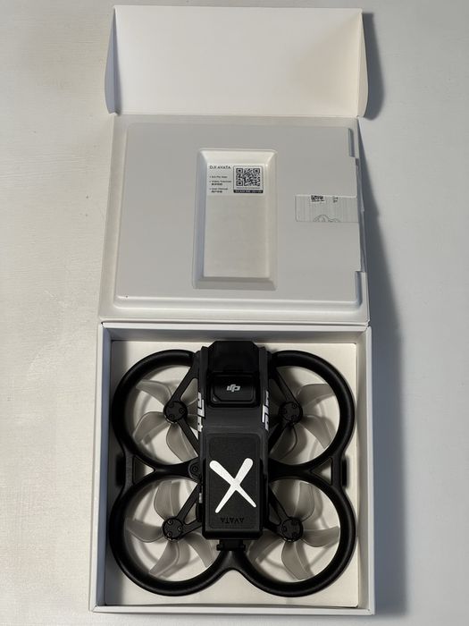Drona DJI Avata pachet cu doua baterii și accesorii noi