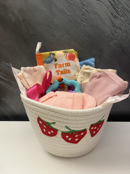 Подарък за бебе „Ягодова нежност“