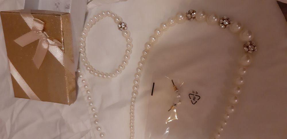 Комплект Avon Gabby Pearl в подаръчна кутийка