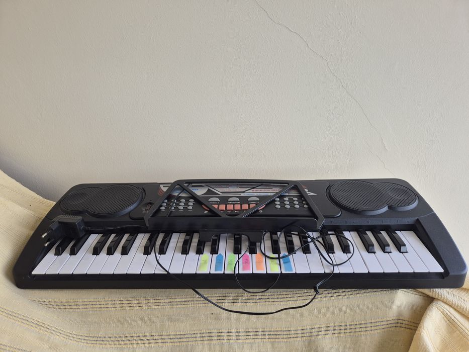 Синтезатор в хорошем состоянии