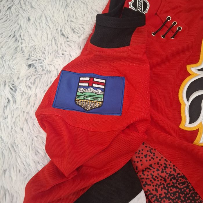 ! НАМАЛЕНИЕ ! ADIDAS NHL Calgary Flames фланелка НОВА