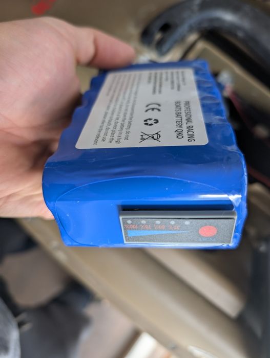 Лодка за захранка Lake Master M2