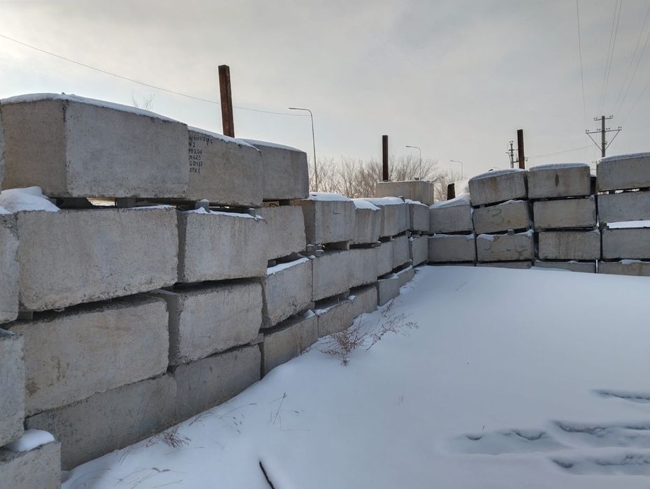 Продам фундаментные подушки 1м на 1м