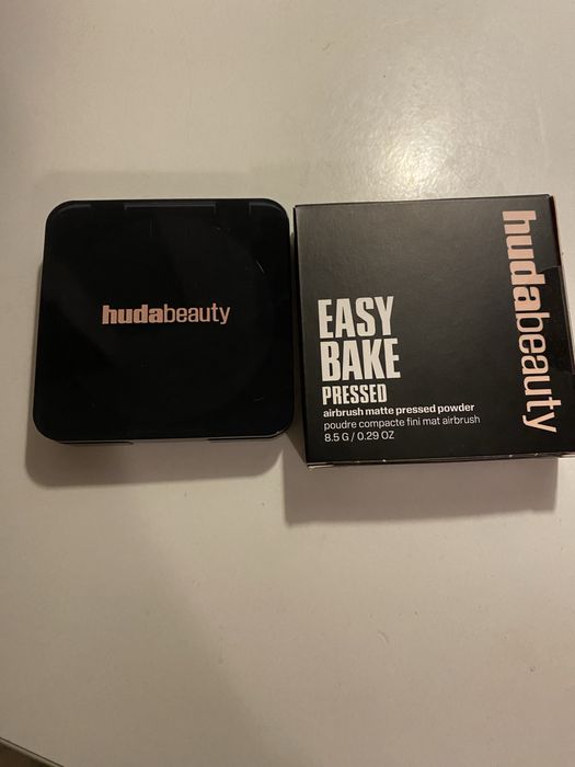 Huda beauty pressed powder