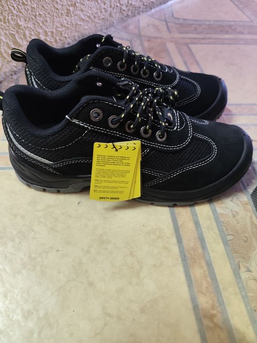 Продам спец обувь 43 р