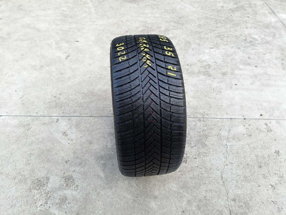 O anvelopa de iarna 275 35 21 bridgestone blizzak LM005 7,8 mm 3022