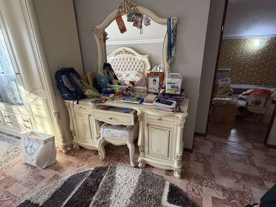Продам срочно спальный гарнитур