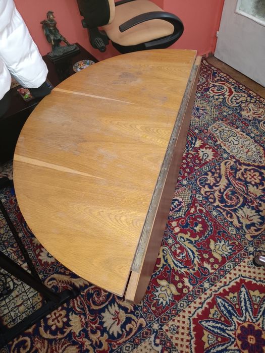 Дървена кръгла маса много здрава