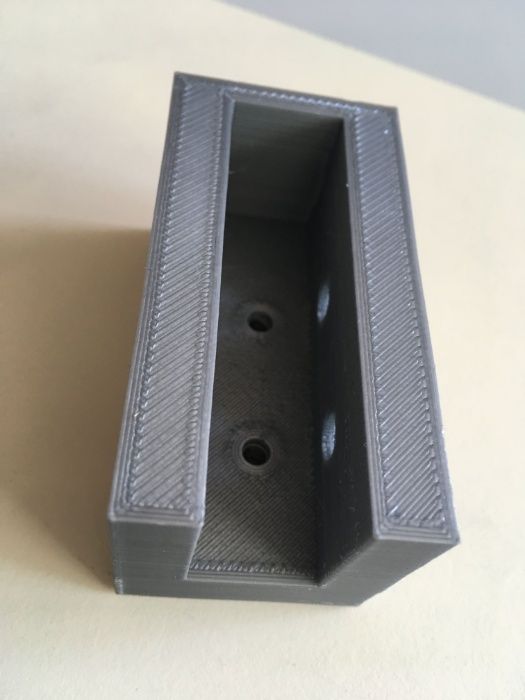 Sablon mobila plastic dur gri forma U ericsoane gauri 4/7mm v.1