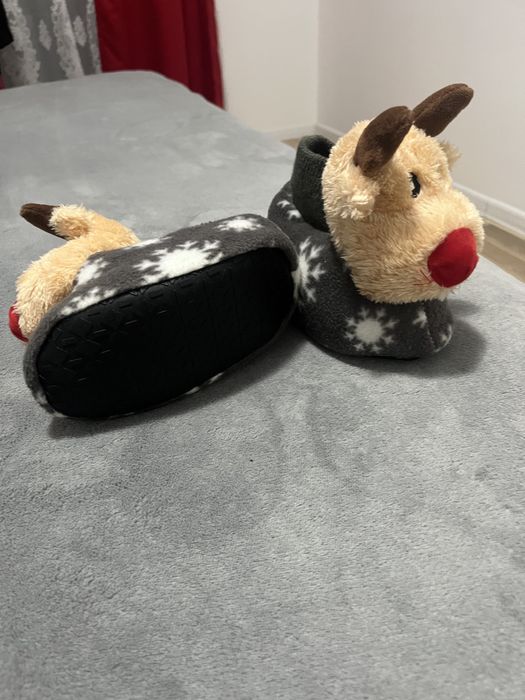 Vand ghete noi chicco nr 28  si papuci de casa nr 24-25  Noi