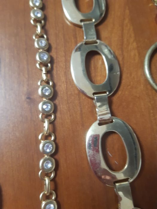 Curele( centuri metalice?