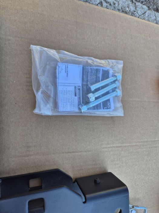 Стойка за колела за монтаж на теглич.