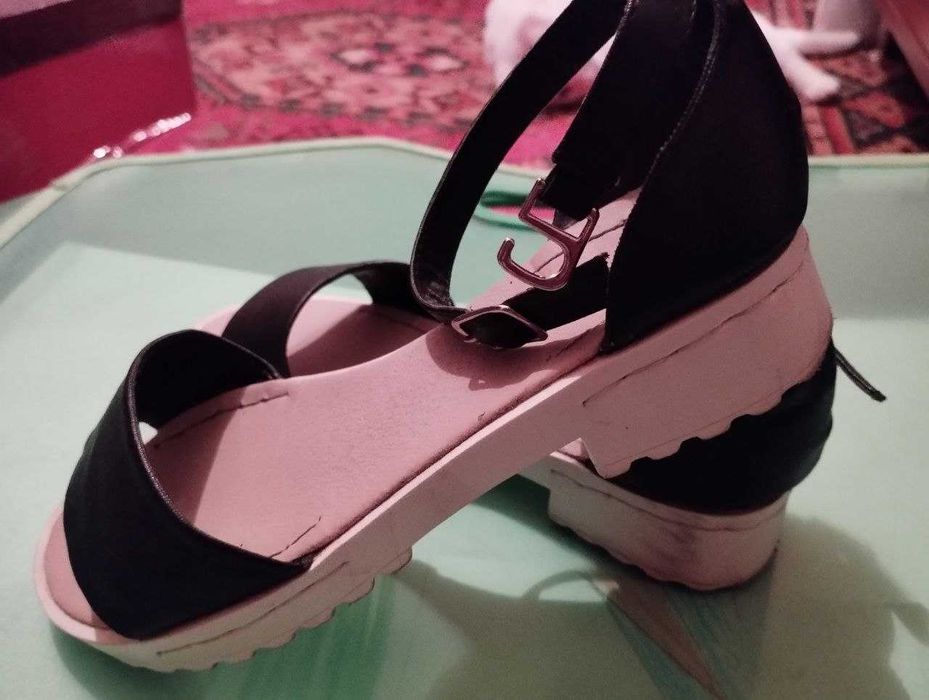 Кроссовки и туфли для девушек