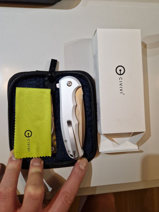 Нов нож Praxis Nitro-V  и два електрошока Sabre