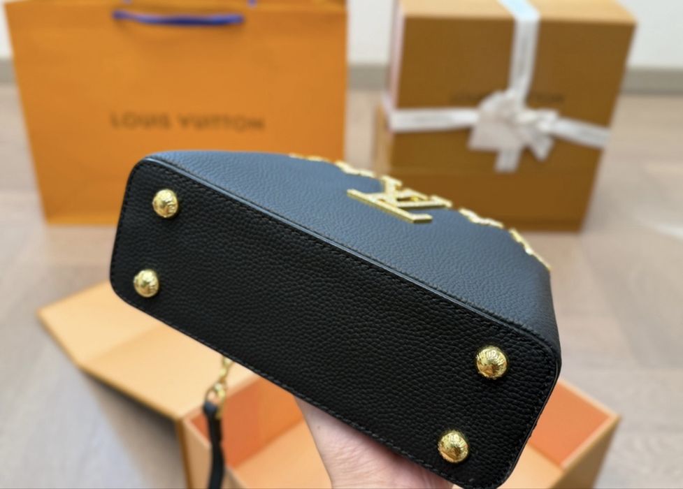 Vand geanta Louis Vuitton Capucines Mini Flower Crown