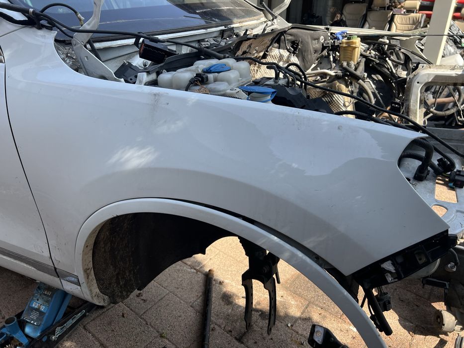 Dezmembram Touareg 7p Bot fata , Bara , capota , trager, aripa , usa,