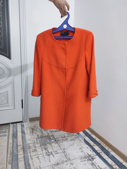 Пальто, Кастюмдер сатылады.