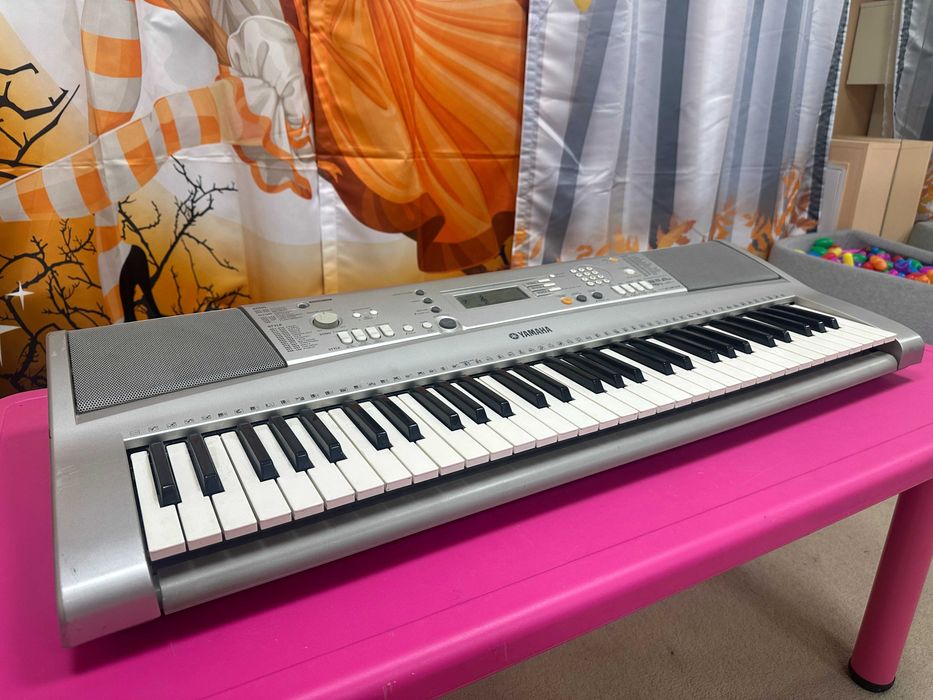 Синтезатор Yamaha PSR-E303