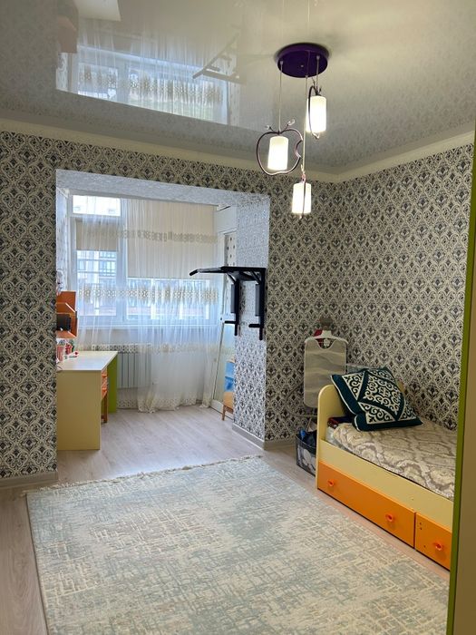 Продам квартиру трехкомнатную