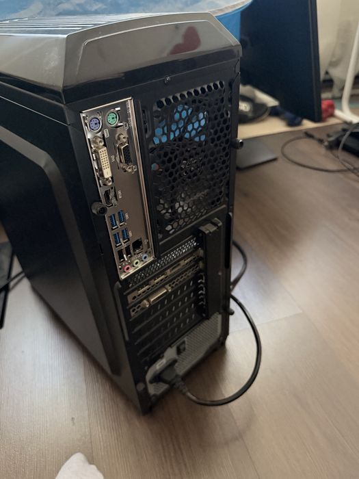 Запазен компптър Genesis Titan 700