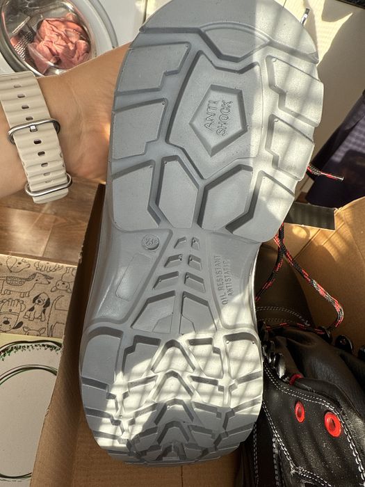 Обувки за работа на открито