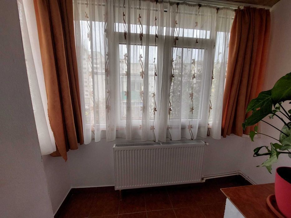 Vand apartament decomandat 3 camere Casa de Cultura 52mp