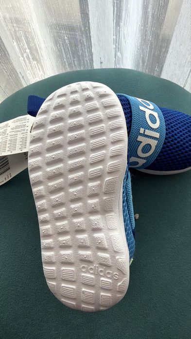 Adidasi noi marimea 20