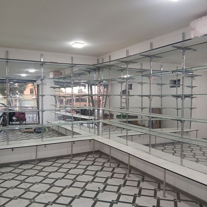 Dokon uchun savdo vitrinasi
