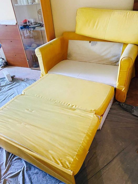 Жълт разтегателен диван от IKEA