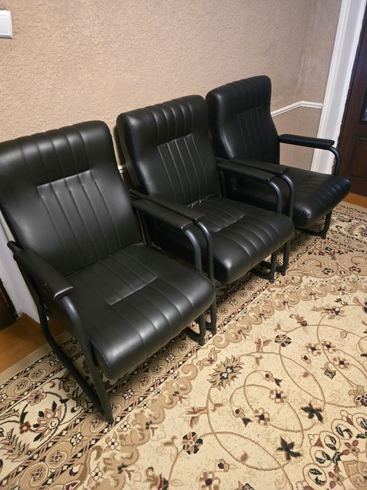 Kreslo sotiladi 3ta (yangi)