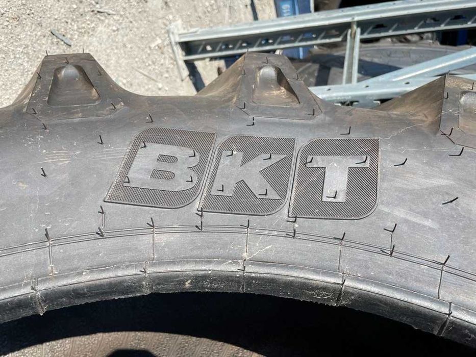 bkt anvelope noi agricole de tractor spate cu 8PR 14.9-28