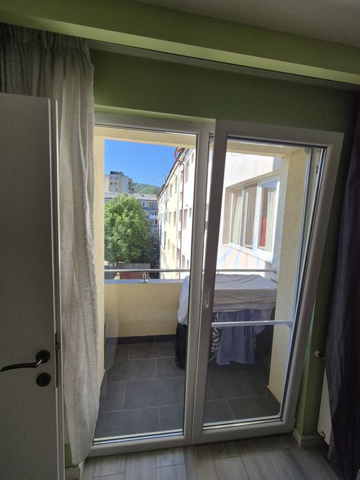 Vand apartament  et 3,zona independentei,scara luminata si curata
